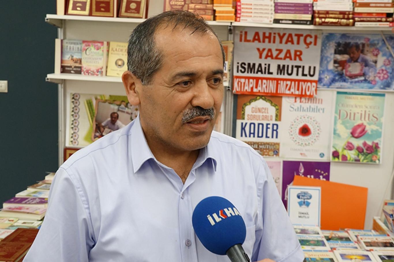 "Sosyal medyadan kurtulup kitap okumaya yönelmeliyiz" "Sosyal medyadan kurtulup kitap okumaya yönelmeliyiz"